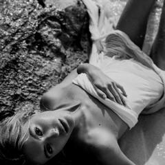 Girls in the kitchen