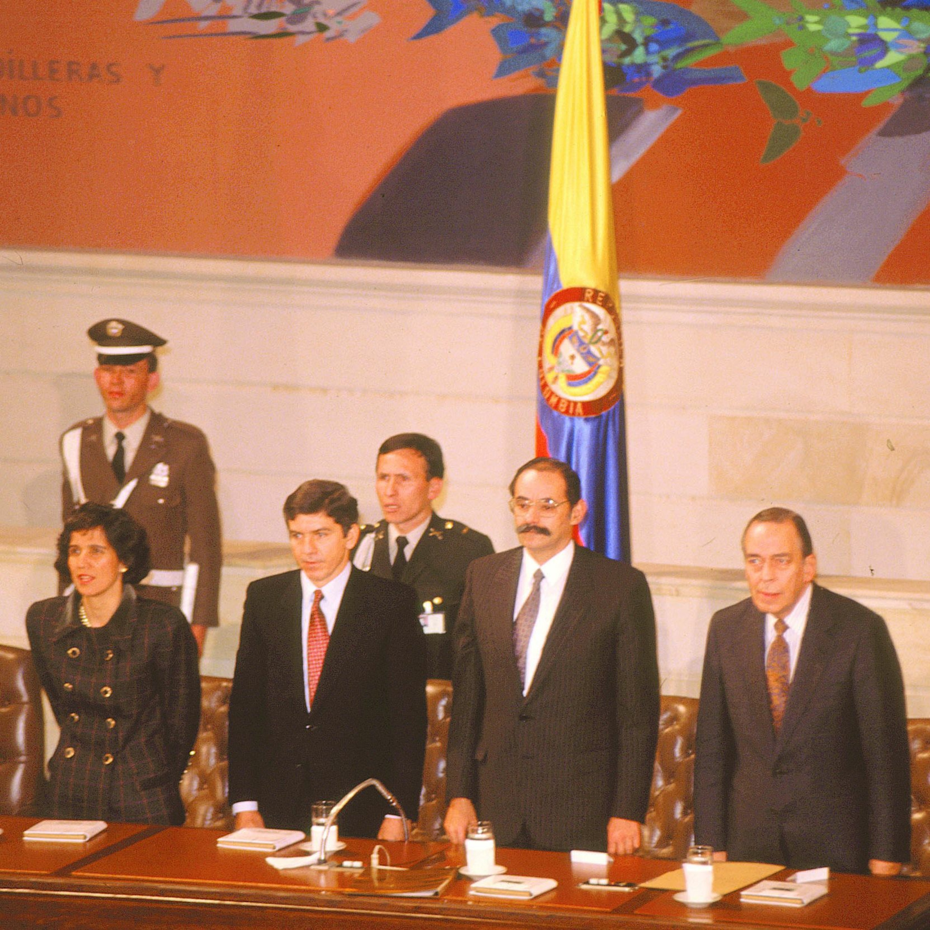 30 años después: a pesar de 55 reformas, la Constitución no ha perdido su identidad en Entre Líneas episode artwork