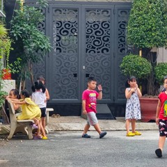 Trường Học - Tan Trường Mẫu Giáo, Far - Field