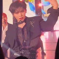 E The v Hidden i Playlist L
