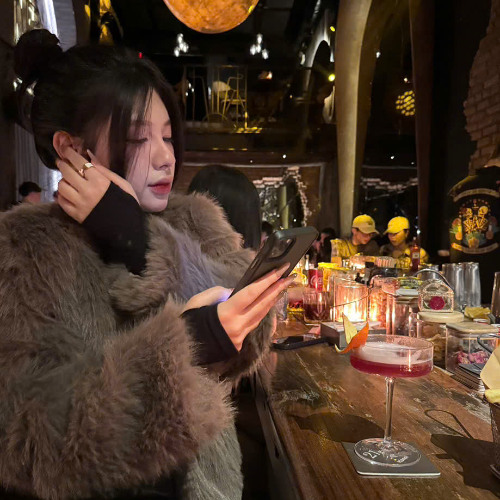 Love Deluxe - STYLE THÁI HOÀNG 2025