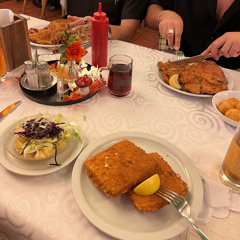 Wiener Schnitzel (feat. angelena, Gin)