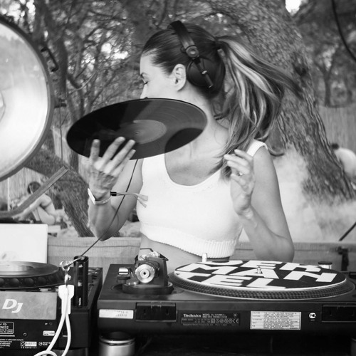 Renata Do Valle DJ Sets