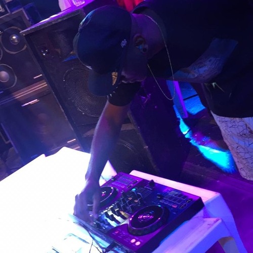 MTG - SENTA NO COLO DO BIXO - DJ CRYS E DJ ESCOBAR