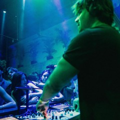 BARRIOS @ RACKET MAINFLOOR