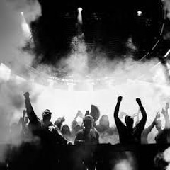 Swedish House Mafia - Essential Mix At Creamfields 2010 UK (2010-08-29) bbc radio 1 [4wN1Sxfbe3M]
