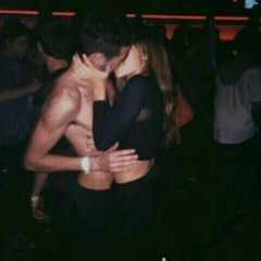 اذا غيري خذاك وتهنى في هواك.