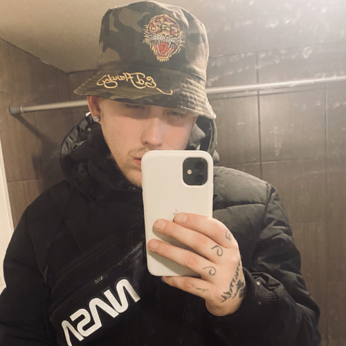Jesse 2Flyy - She Feelin Me (freestyle)