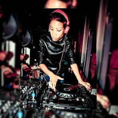 Lisa Crox - Essence Of Sounds #007