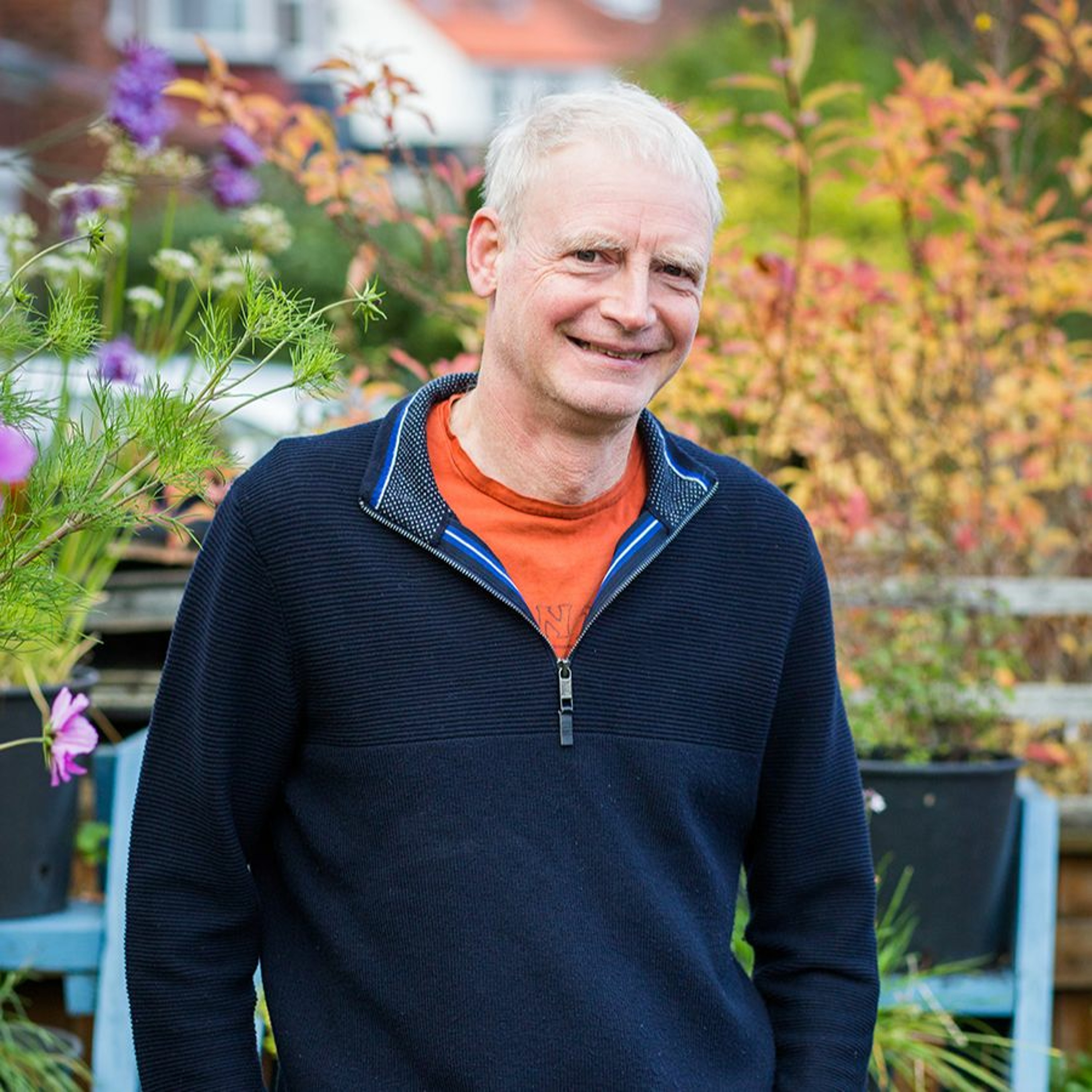 Mark Ridsdill Smith - author "The Vertical Veg" - Guide to container gardening "Digging in the Dirt" episode artwork
