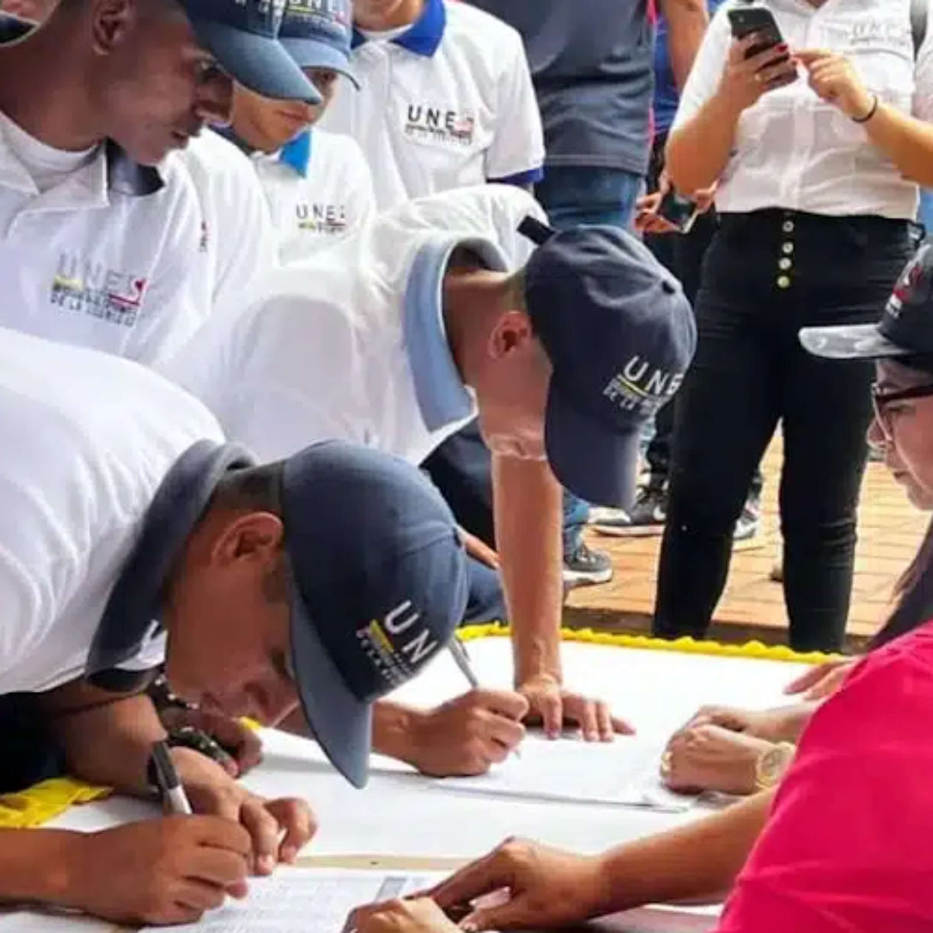 Venezuelan masses respond to new US invasion threats