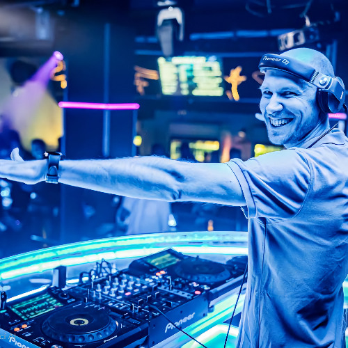 Stream DJ WOW EDM Summer Session 2025 by DJ WOW | Listen online for ...