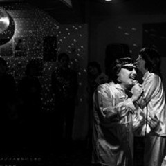 サングラスをかけてきた