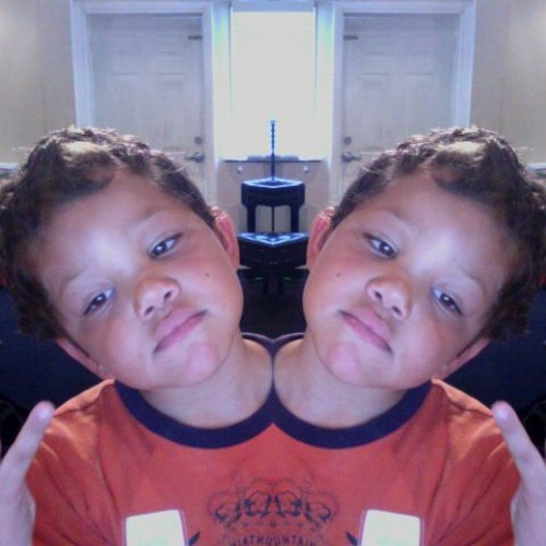 Photobooth (feat. Alyorra)