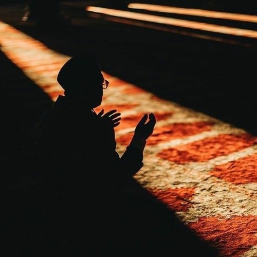 أجيئُكَ والذنوبُ تنالُ مني