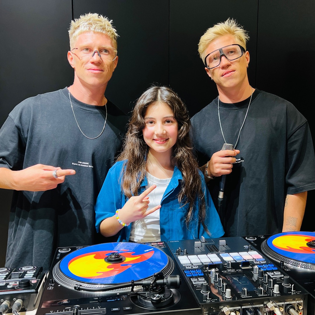 Stream Dj Michelle feat. Mad Twinz - Shimmy Ya by Dj Michelle