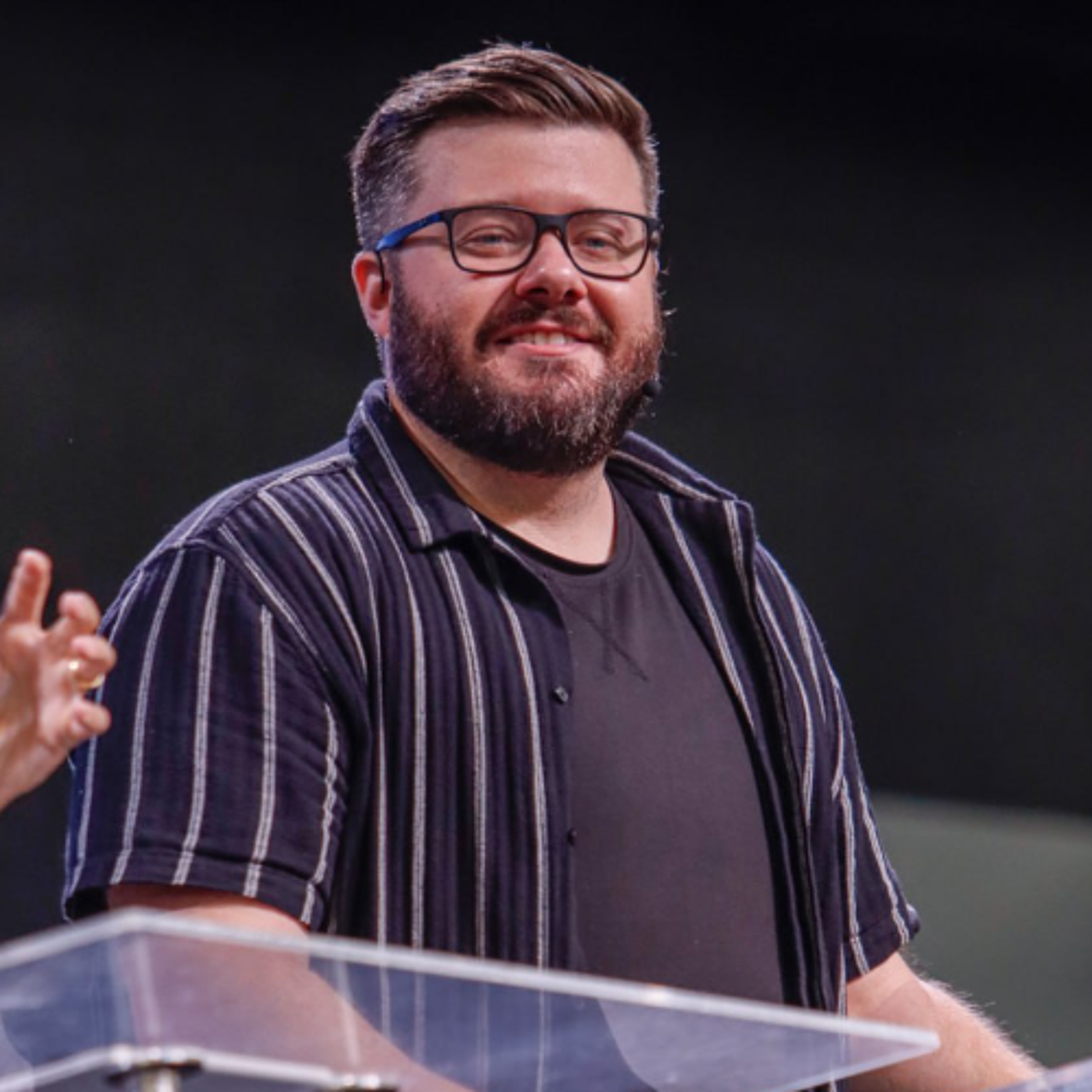 O perigo das desculpas “espirituais”: o que te impede de viver o propósito de Deus? - Joshua Edgts