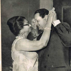 خليني جنبك خليني في حضن قلبك وسيبني أحلم