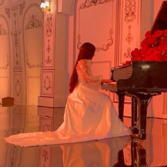 عزف بيانو♡