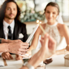 How to Perform a Unity Candle Ceremony (Couples & Wedding Officiants)