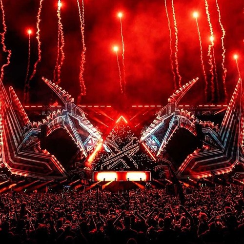 𝚁𝚊𝚟𝚒𝚗𝚐 𝚂𝚑𝚘𝚠𝚌𝚊𝚜𝚎'𝚜