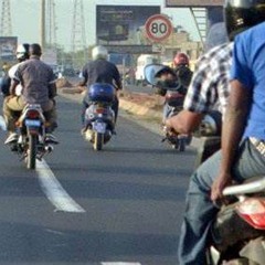 Dossier sur l'emploi des jeunes: les conducteurs de moto Jakarta