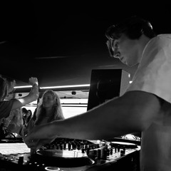 Maxey - UKG & Hardhouse mix