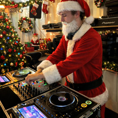 set techno peak time