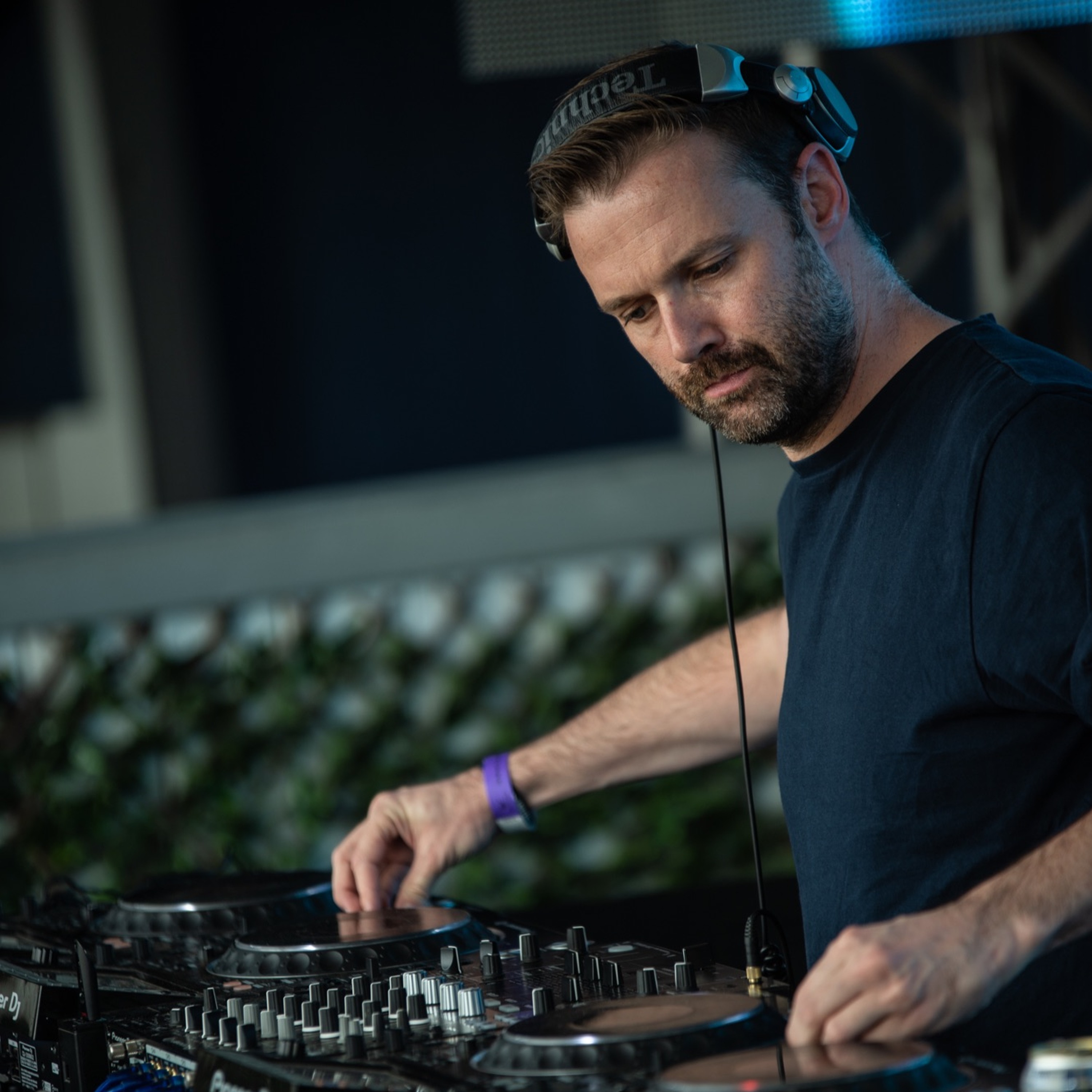 Paul Thomas presents UV Radio