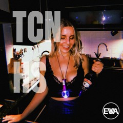 Presenting Eva With A W | techno house