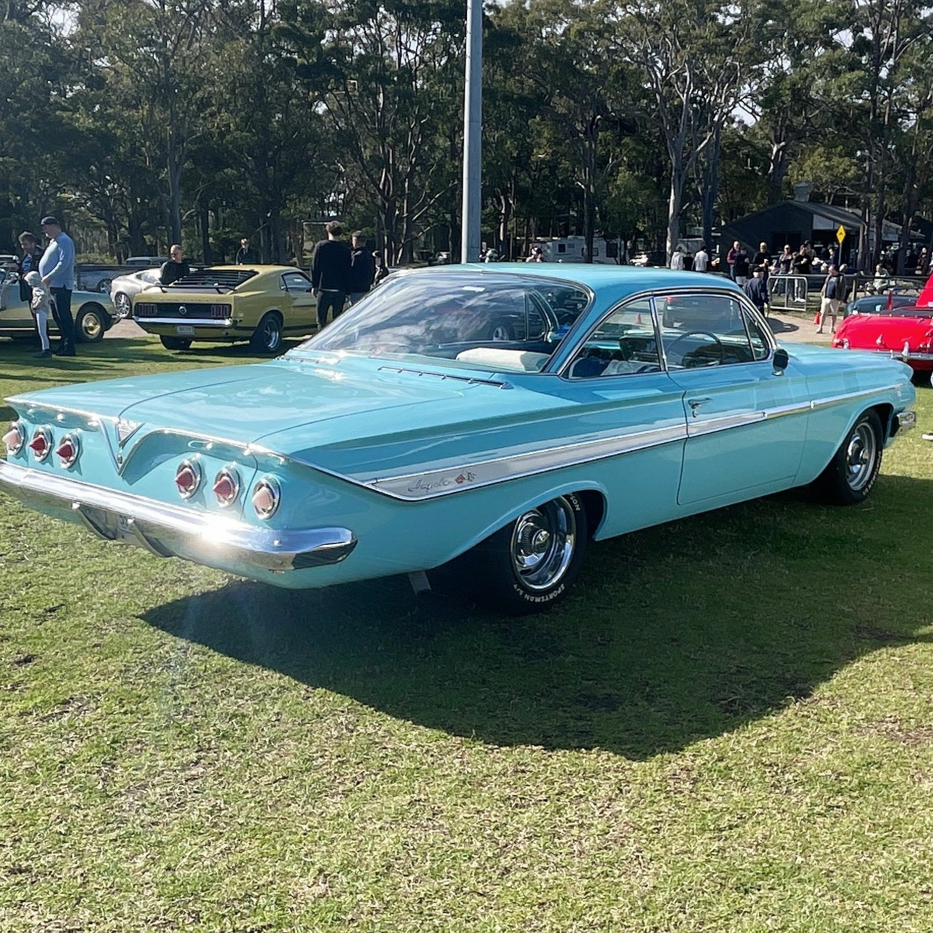 Overdrive: Driver behaviour at traffic lights; Chevy Impala; 1948 Wolseley TV star; Chevy Silverado thumbnail