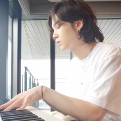 yoongi playing seesaw on the piano | agustd instagram