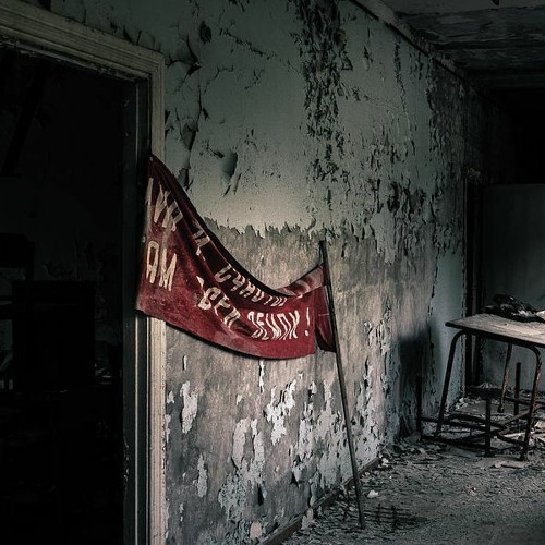 Tech House set to make a proletariat revolution while celebrating new year like you are in the 90's