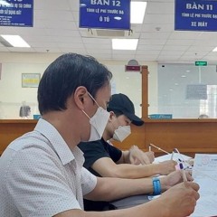 Cho tặng xe máy có phải đóng thuế không, luật 2024