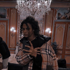 Luv Resval - Habits noir Chanel (exclu)