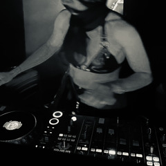 Secret Guest 03