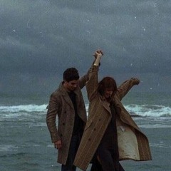 حبك خلّى الكون في عينيّا.. أجمل عالم من حواليّا