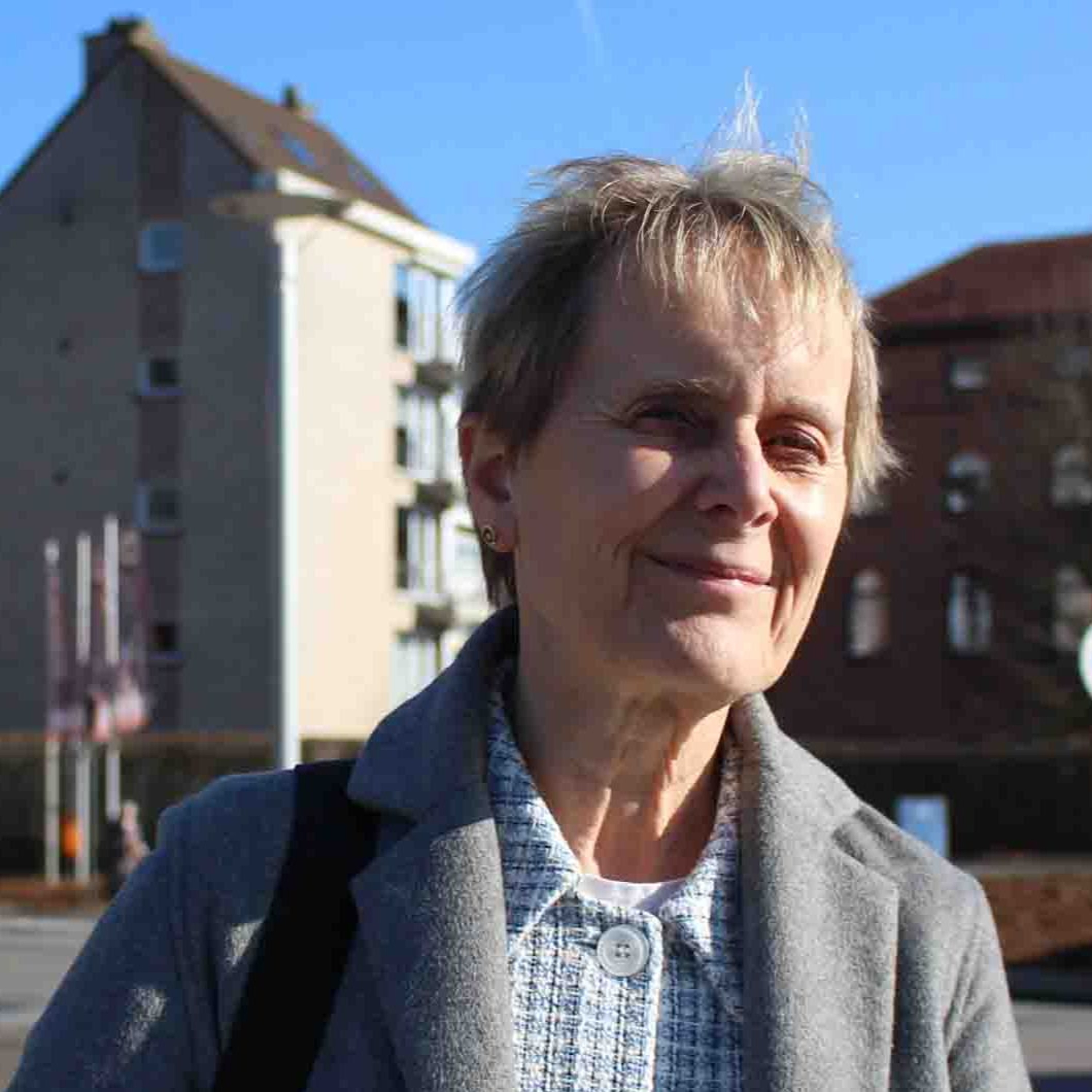 Kritisch Interview: Brigitte Caura over de Aziatische hoornaarsvallen episode artwork