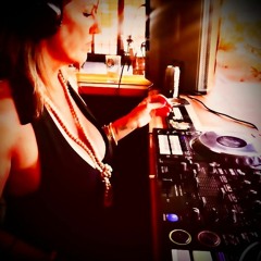 Lady Ladida At Nature's Farmacy Sunday