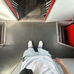 🚷