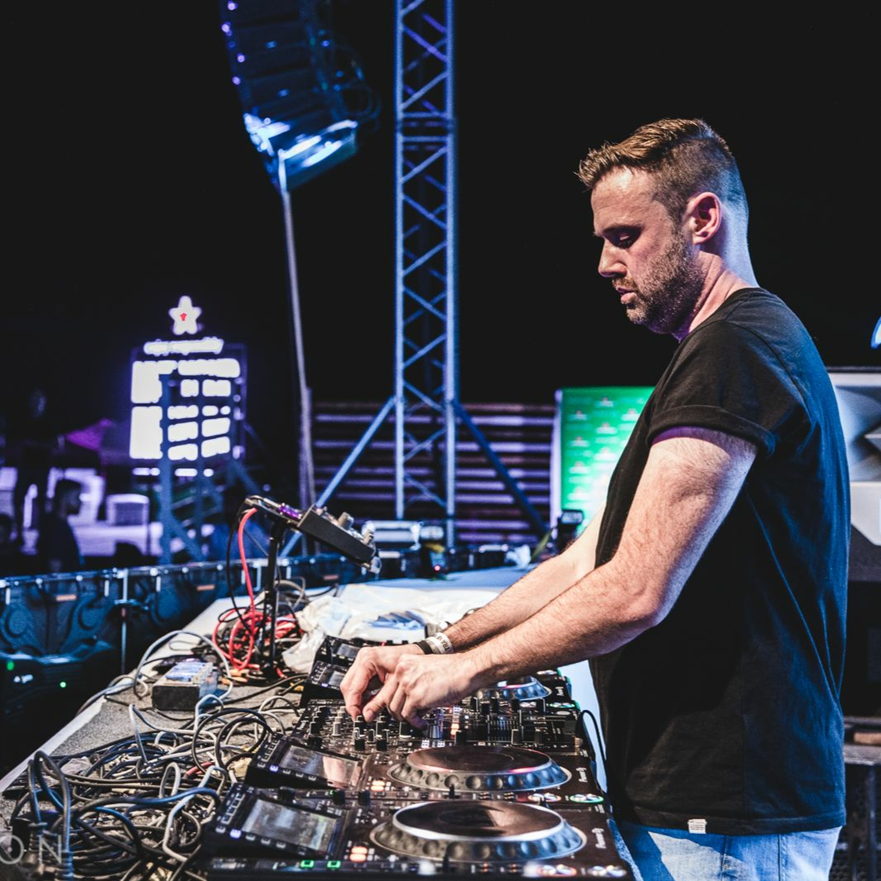 Paul Thomas presents UV Radio