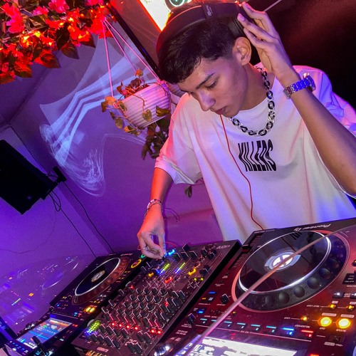 Xander - MUSIC ON MEDELLIN - CONCURSO DJ 2023 BY SCENE.WAV
