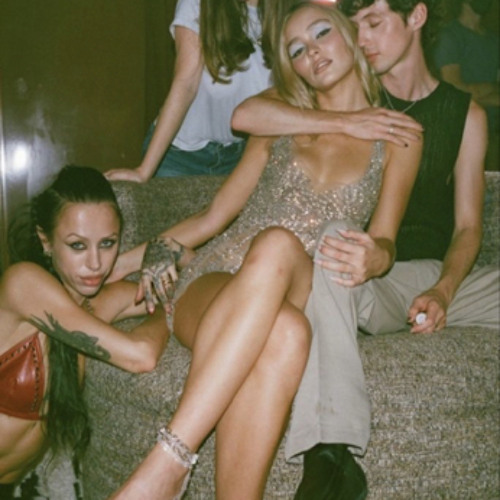 Lily-Rose Depp - One Of The Girls (Demo)