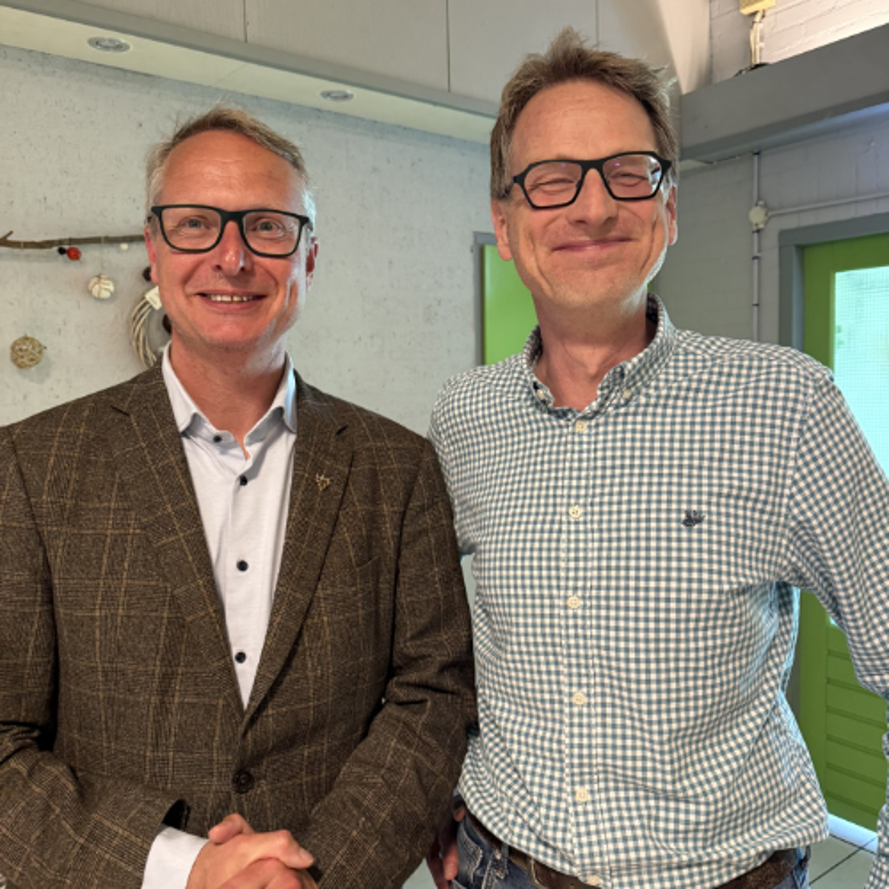 2024 - 04 - 28 IJsclubvoorzitter Freek Bomhof en wethouder Schokker over de aanleg van een schaats- en skeelerbaan Voorschoten episode artwork