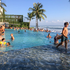 shu-shu Yael pool party