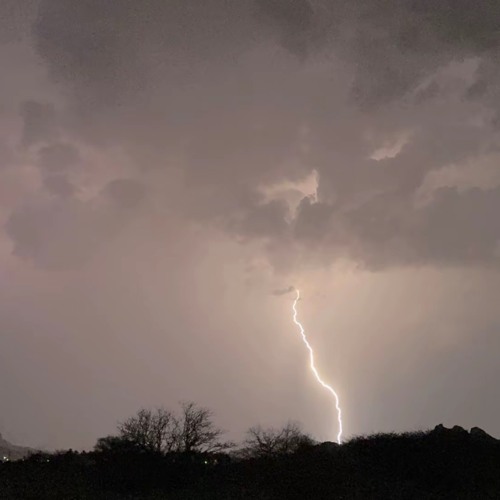 البرق لعيون المولع مناديب 🌩️