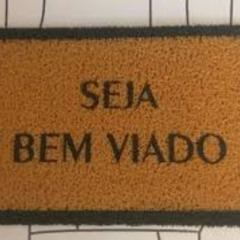 Entre Plumas e Confetes