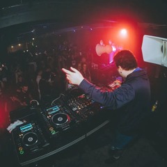Akeos & MAD DUBZ - ID