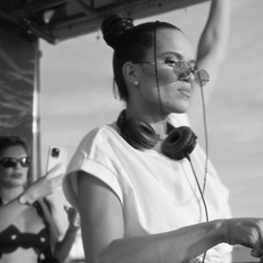Lana Sunset boat Groove