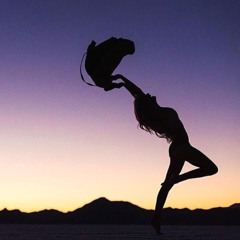 SHE MOVES S'JAMES EDIT NUE